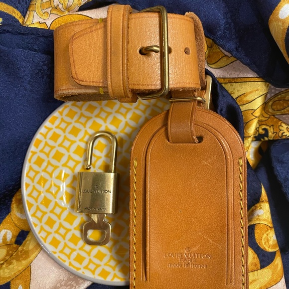 Classic Louis Vuitton Vachetta luggage tag/handle belt set (Poignet). EUC. - Picture 4 of 4